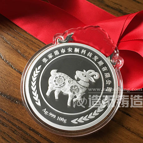 定制徽章配件中的蝴蝶帽為什么要選用銅質
